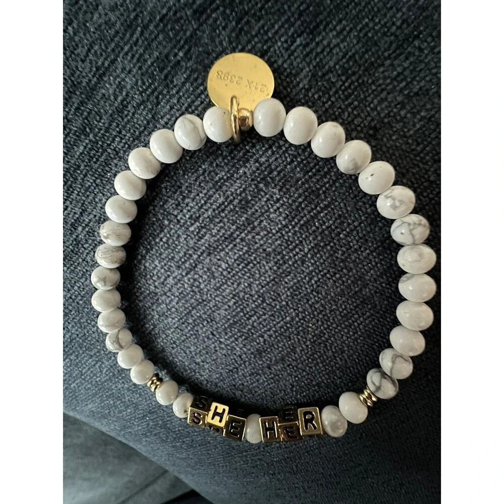 Little words project She/Her Pronoun Beaded Stretch Bracelet‎ | White And Gold